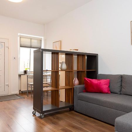 Cosy Nest - Apartment By Comfort Housing ฟัลเคนซี ภายนอก รูปภาพ