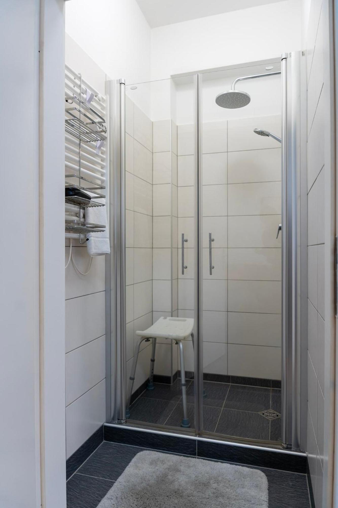 Cosy Nest - Apartment By Comfort Housing ฟัลเคนซี ภายนอก รูปภาพ