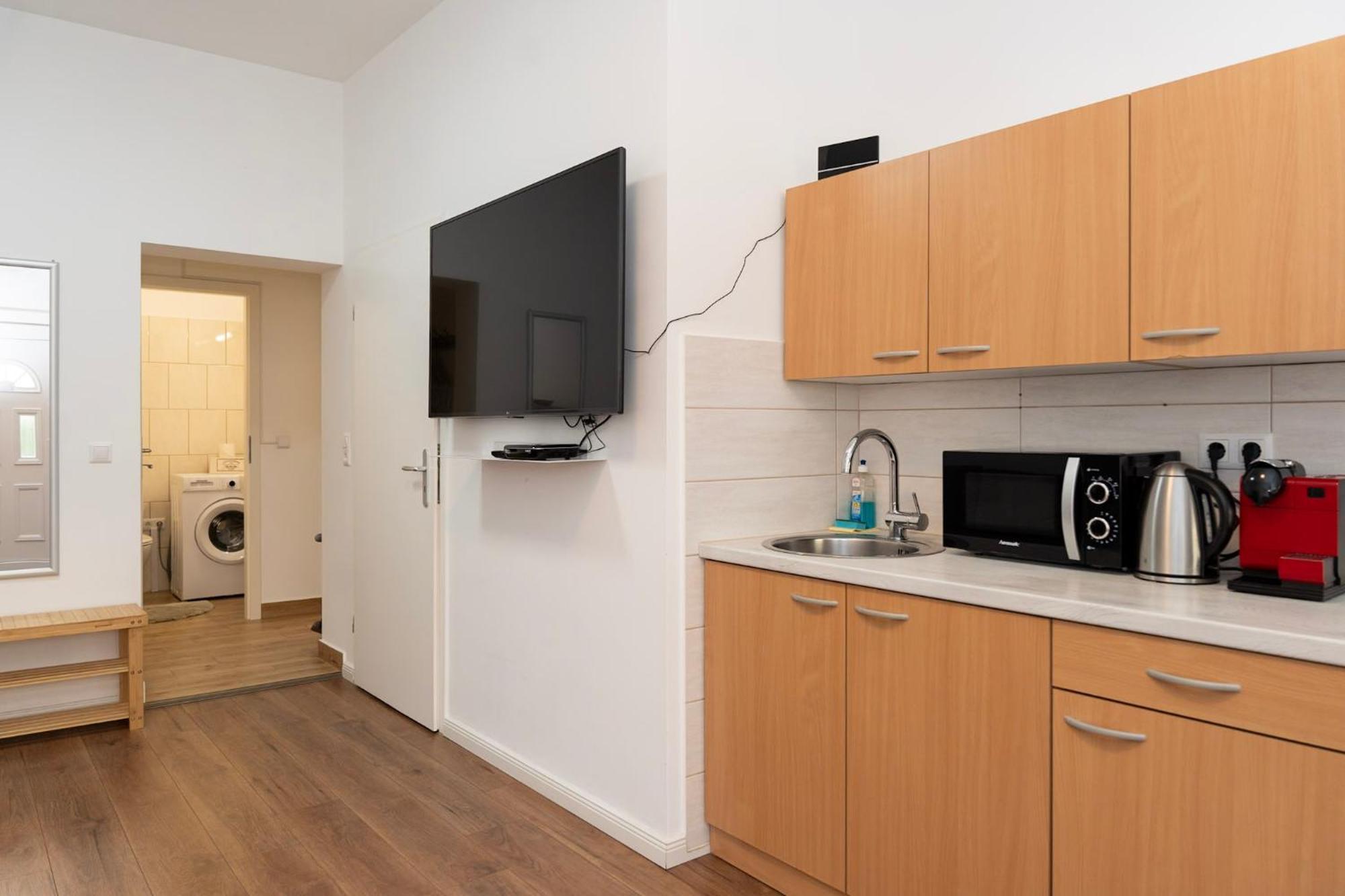 Cosy Nest - Apartment By Comfort Housing ฟัลเคนซี ภายนอก รูปภาพ